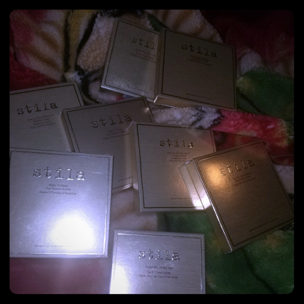 7 AUTHENTIC STILA EYESHADOW PALLETES RETAIL49